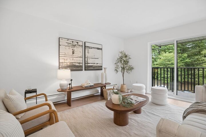 Property Photo: 1945 Woodway Place 305 BC V5B 4S4