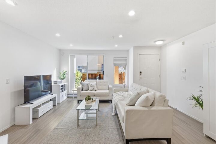 Property Photo: 3428 Adanac Street 20 BC V5K 5H5