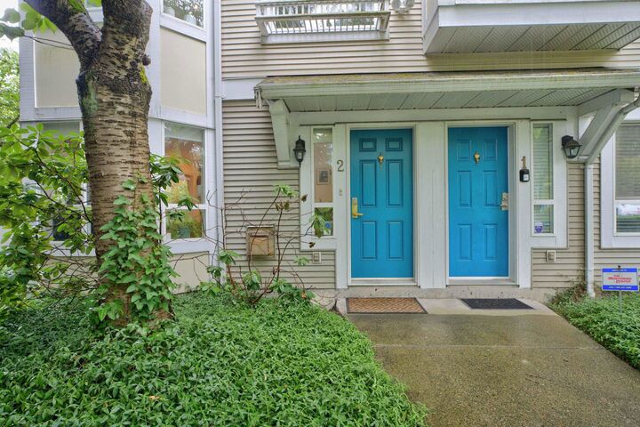 Property Photo: 6577 Southoaks Crescent 2 BC V5E 4J9