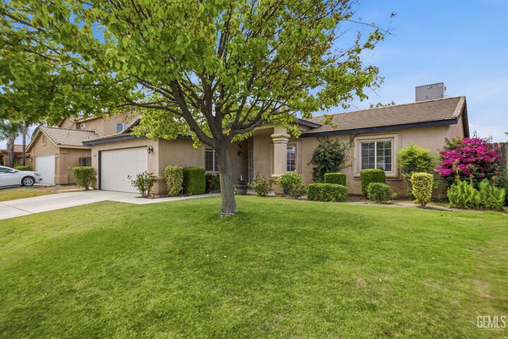 Property Photo:  5303 El Palacio Drive  CA 93307 