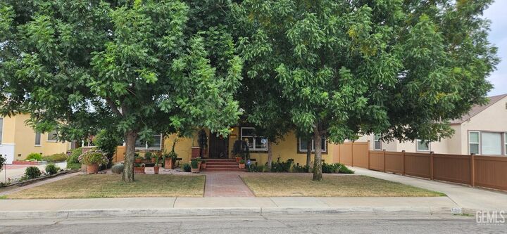 Property Photo:  128 Western Drive  CA 93309 