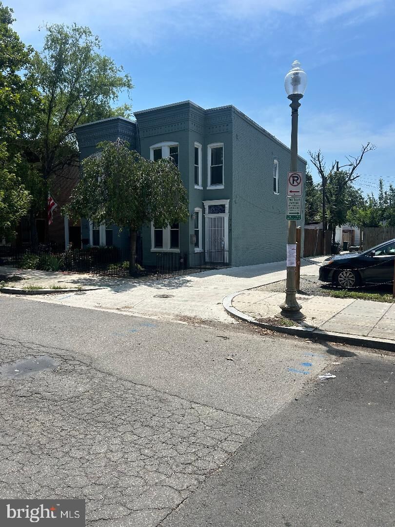 Property Photo: 717 L Street NE DC 20002
