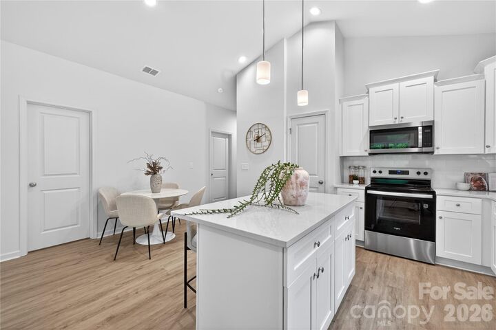 Property Photo: 142 Hansard Drive NC 28214