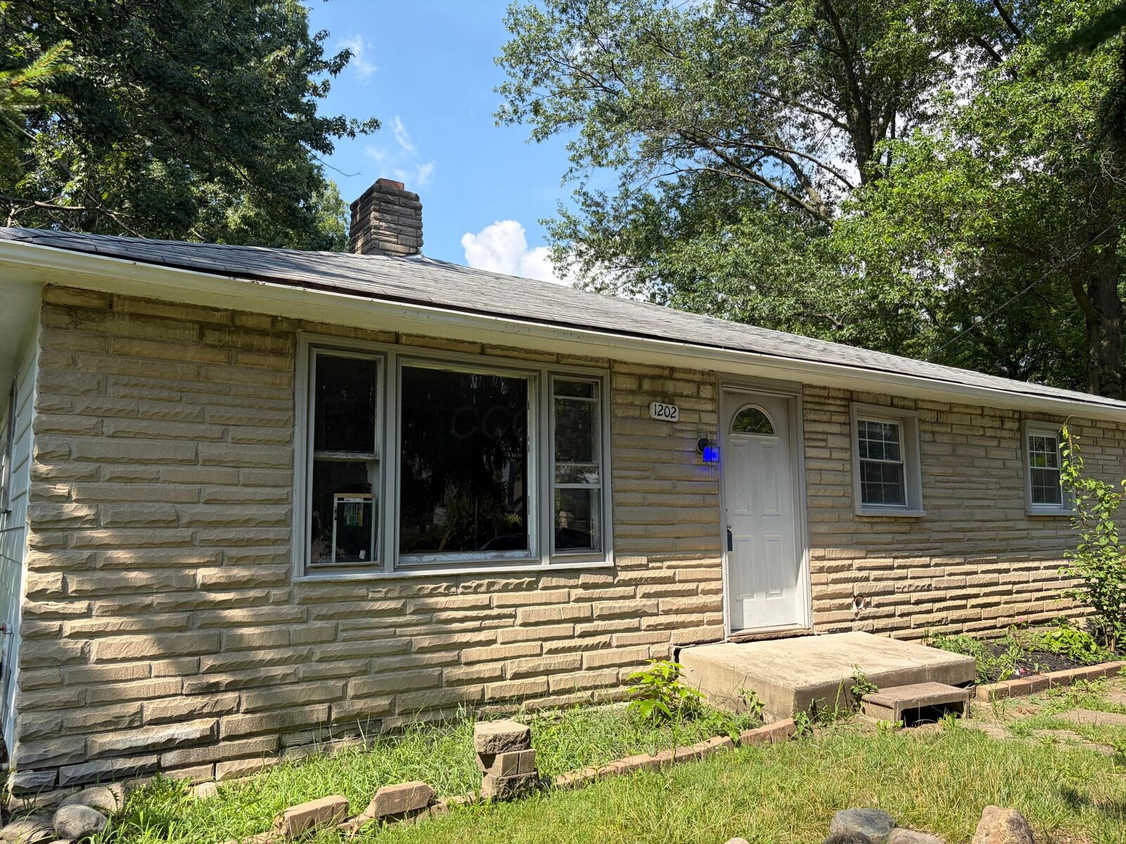 Property Photo:  1202 E Walnut Street  OH 43081 