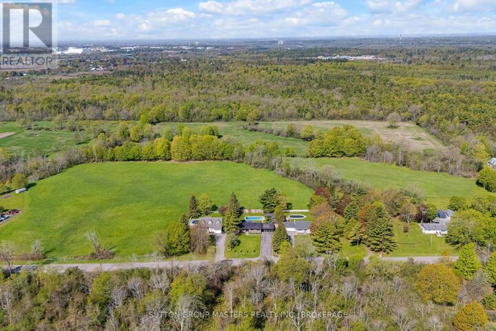 Property Photo: 1611 Sunnyside Road ON K7L 4V4