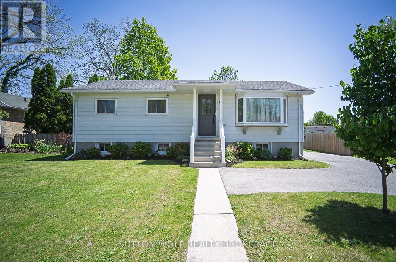 Property Photo:  112 Metcalfe Street East  ON N7G 1P3 