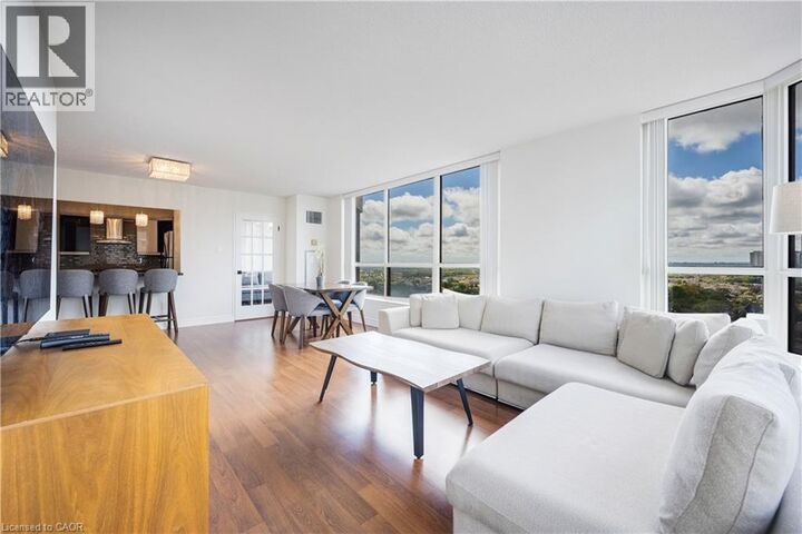 Property Photo:  55 Elm Drive West 2204  ON L5B 3Z3 
