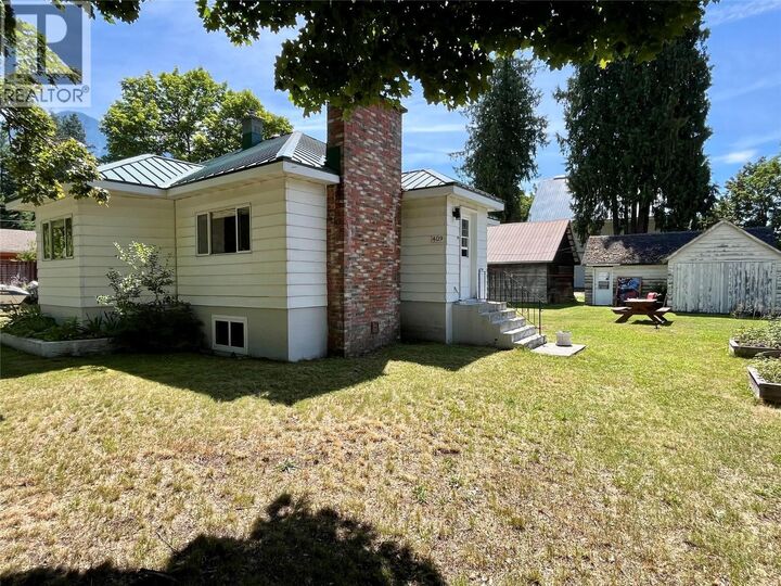 Property Photo: 409 9th Avenue BC V0G 1S0