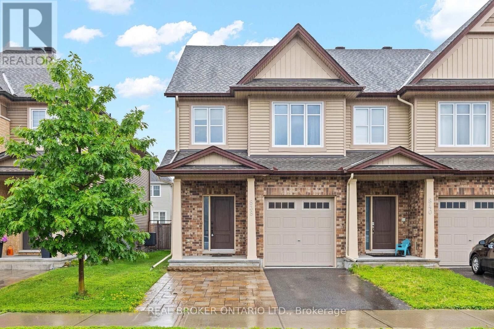 Property Photo: 838 Cedar Creek Drive ON K1T 0N6
