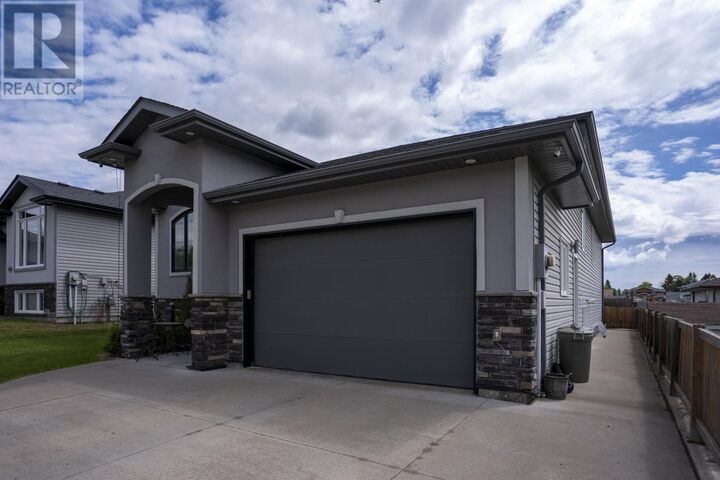 Property Photo: 740 Woodcrest Rd ON P7G 1J2