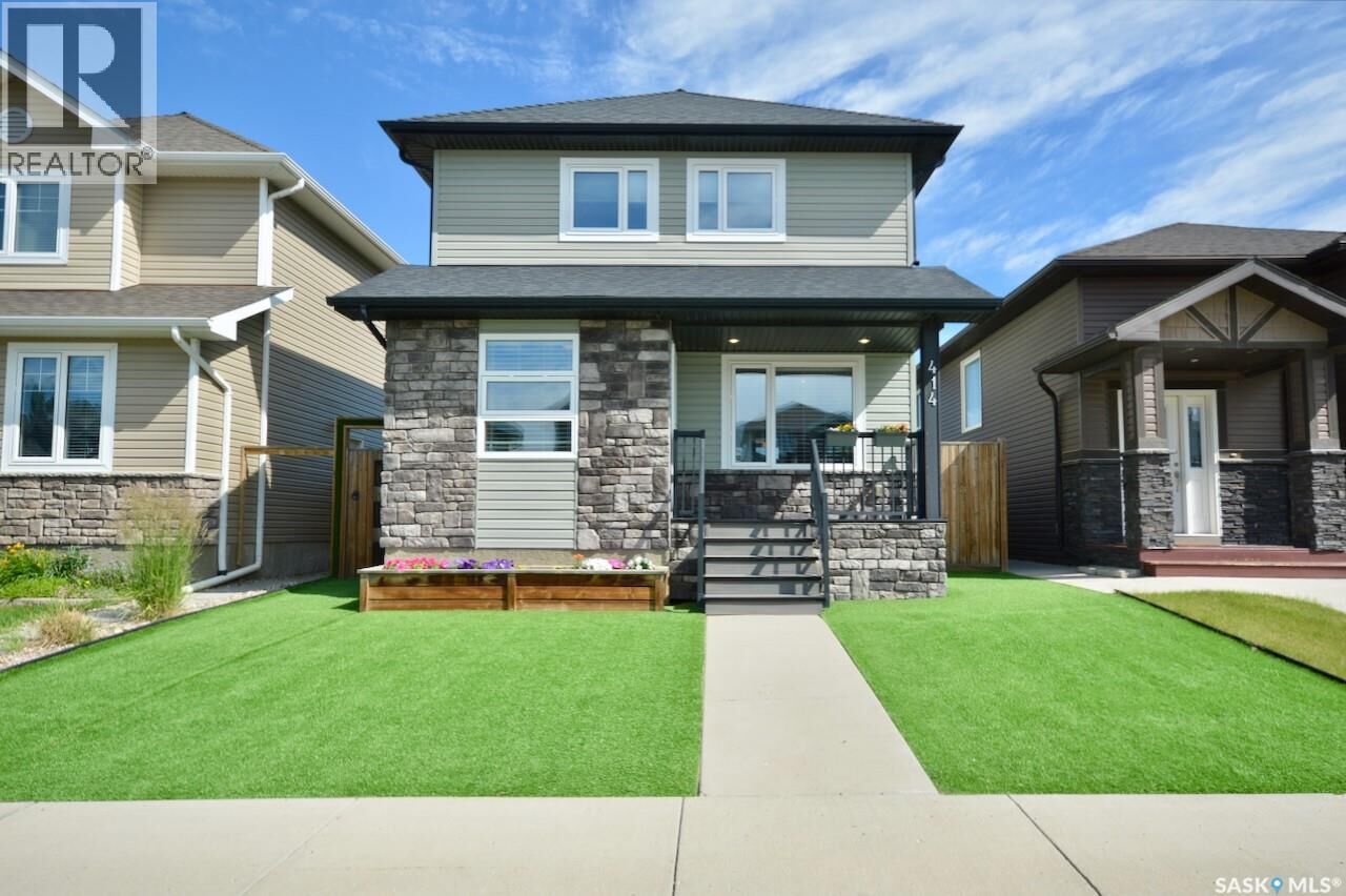 Property Photo: 414 Veltkamp Crescent SK S7T 0S2
