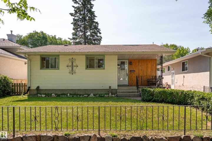 Property Photo:  10605 101 Avenue  AB T8L 2B3 
