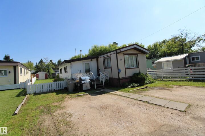 9501 104 Ave 10 — photo 1