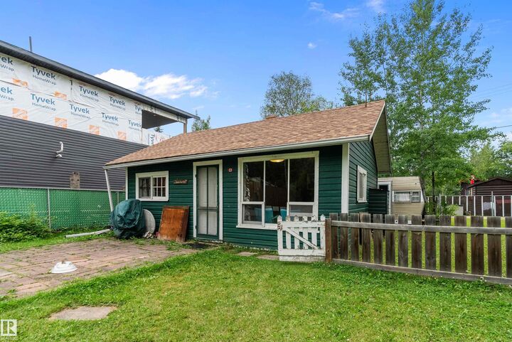 Property Photo: 211 2nd Avenue AB T0C 1X0