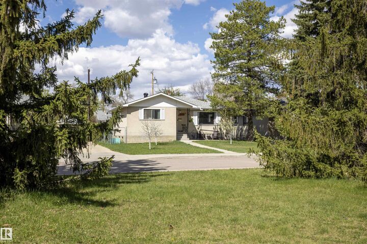 Photo de la propriété: 10428 68 Avenue NW AB T6H 2A9