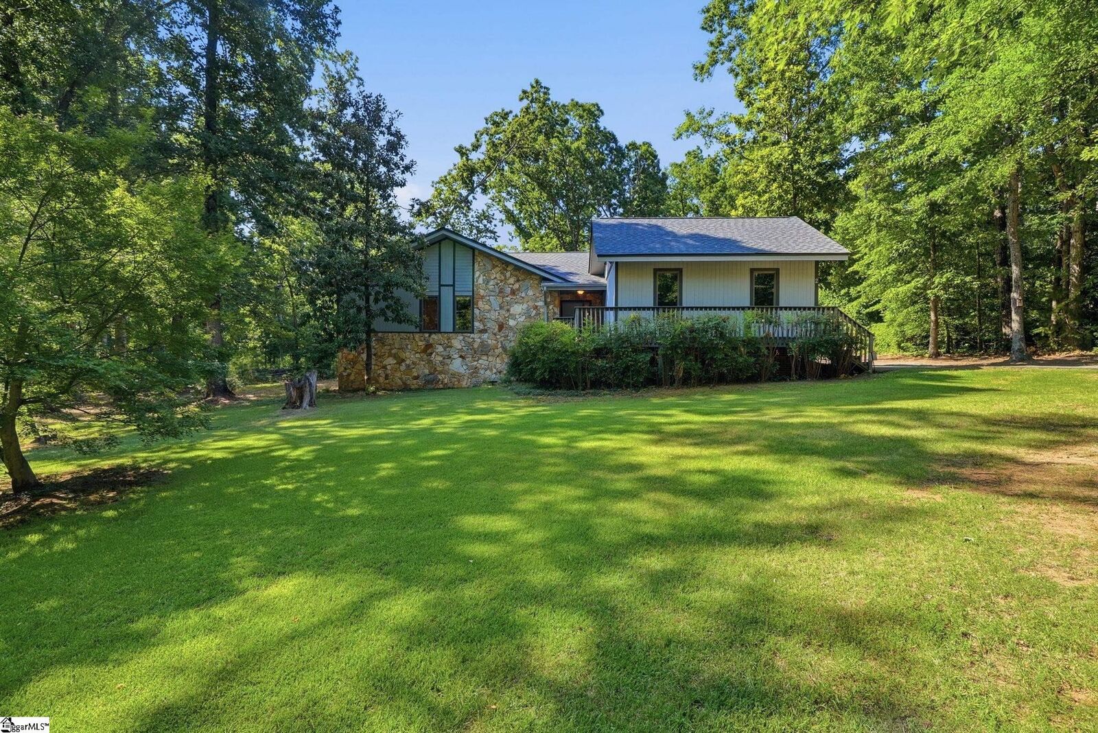 Property Photo:  2 Red Oak Road  SC 29615 