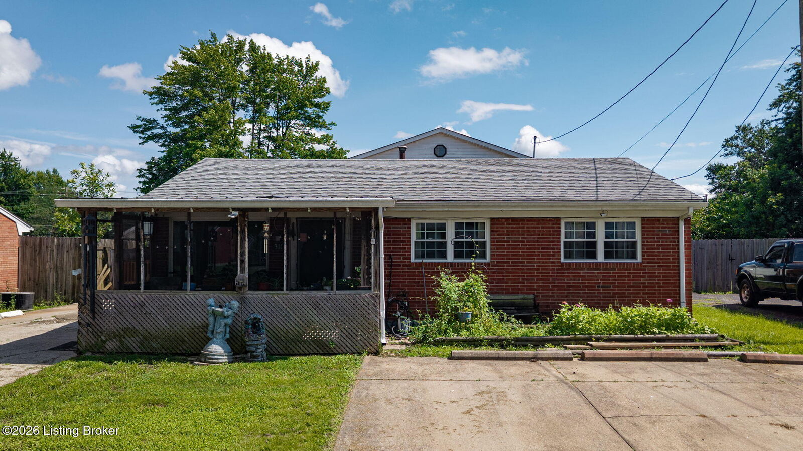 Property Photo:  311 Meadowood Rd  KY 40229 