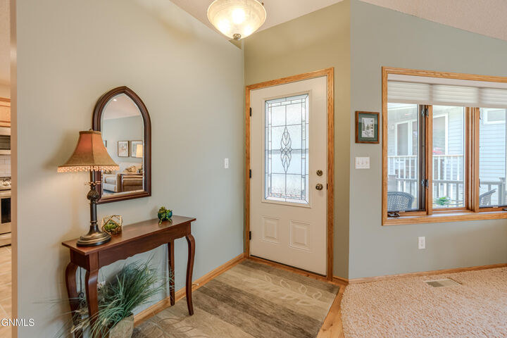 Property Photo:  207 Aspen Avenue  ND 58503 