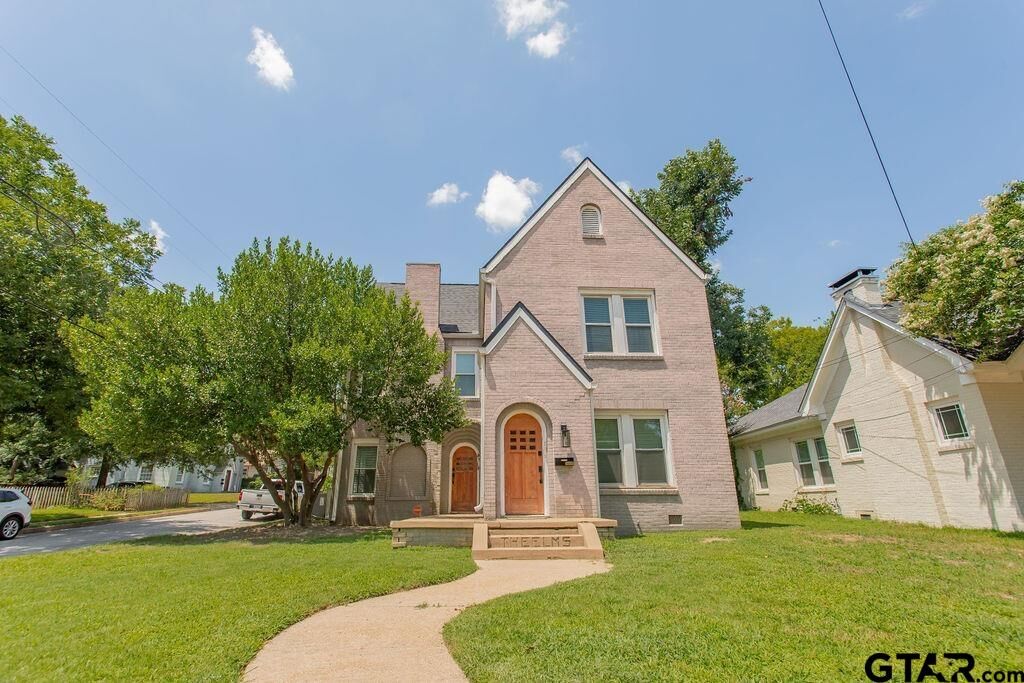 Property Photo:  831 W Houston Street  TX 75702 