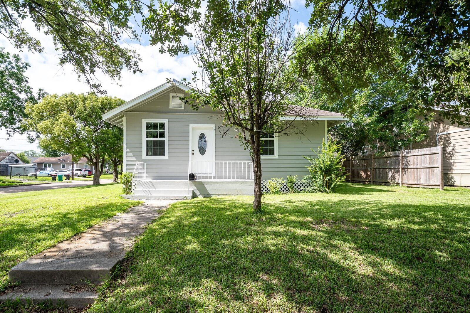 Property Photo:  3201 Iowa Street  TX 77520 