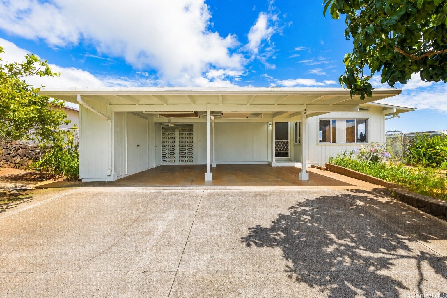 Property Photo: 1901 Hoohai Street HI 96782