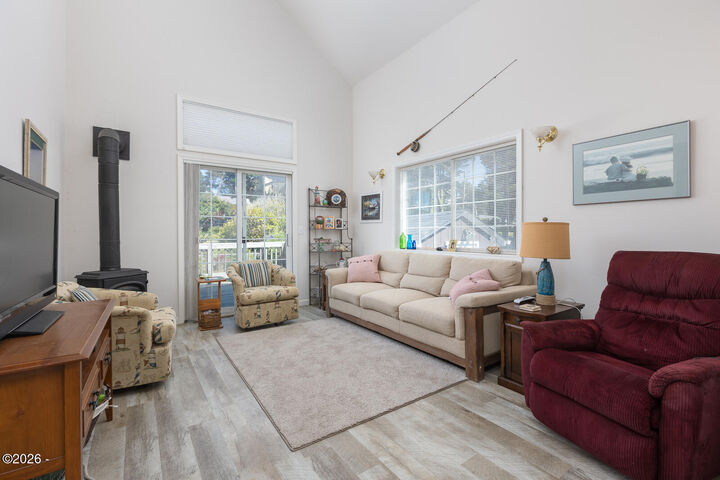 Property Photo: 2716 NW Jetty Avenue OR 97367