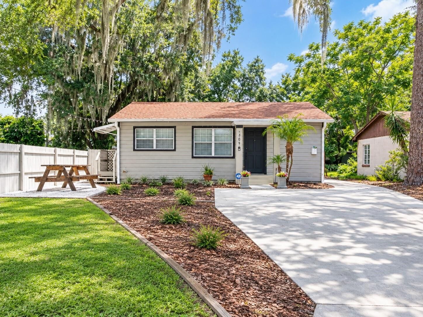 Property Photo:  1309 E Harding Street A  FL 32806 