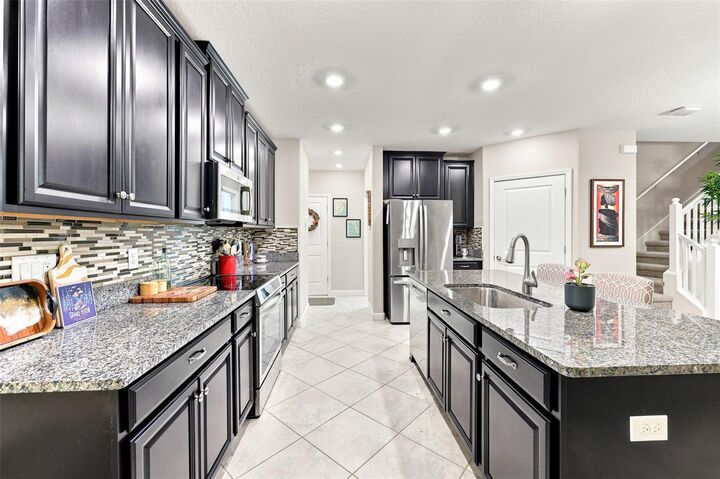 Property Photo:  5305 Stoic Vale Drive  FL 33598 