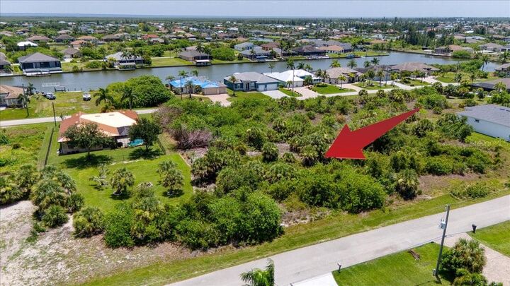 Property Photo: 8123 Tracy Circle FL 33981