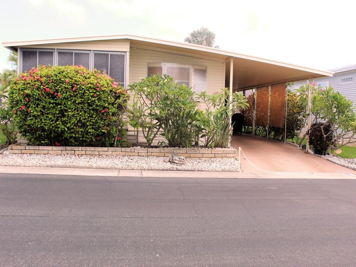 Property Photo:  476 Needle Palm Street  FL 33778 