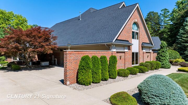 Property Photo:  5590 Pine Gate Drive  MI 48603 