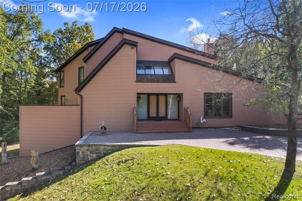 Property Photo: 5685 Paint Valley Drive MI 48306 2464