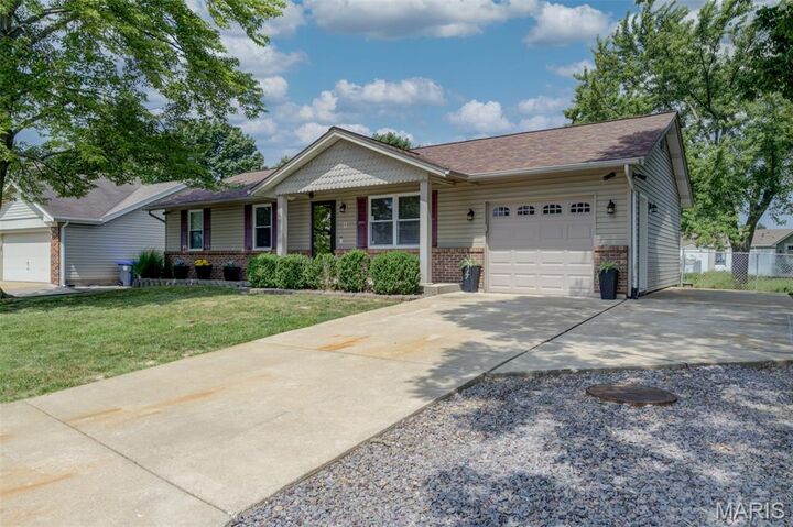 Property Photo:  4 Vanguard Drive  MO 63376 