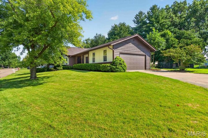 Property Photo:  2706 Sundowner Drive  MO 63303 