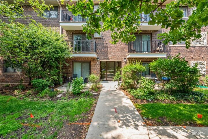 Property Photo: 1220 S Lorraine Road 2H IL 60189