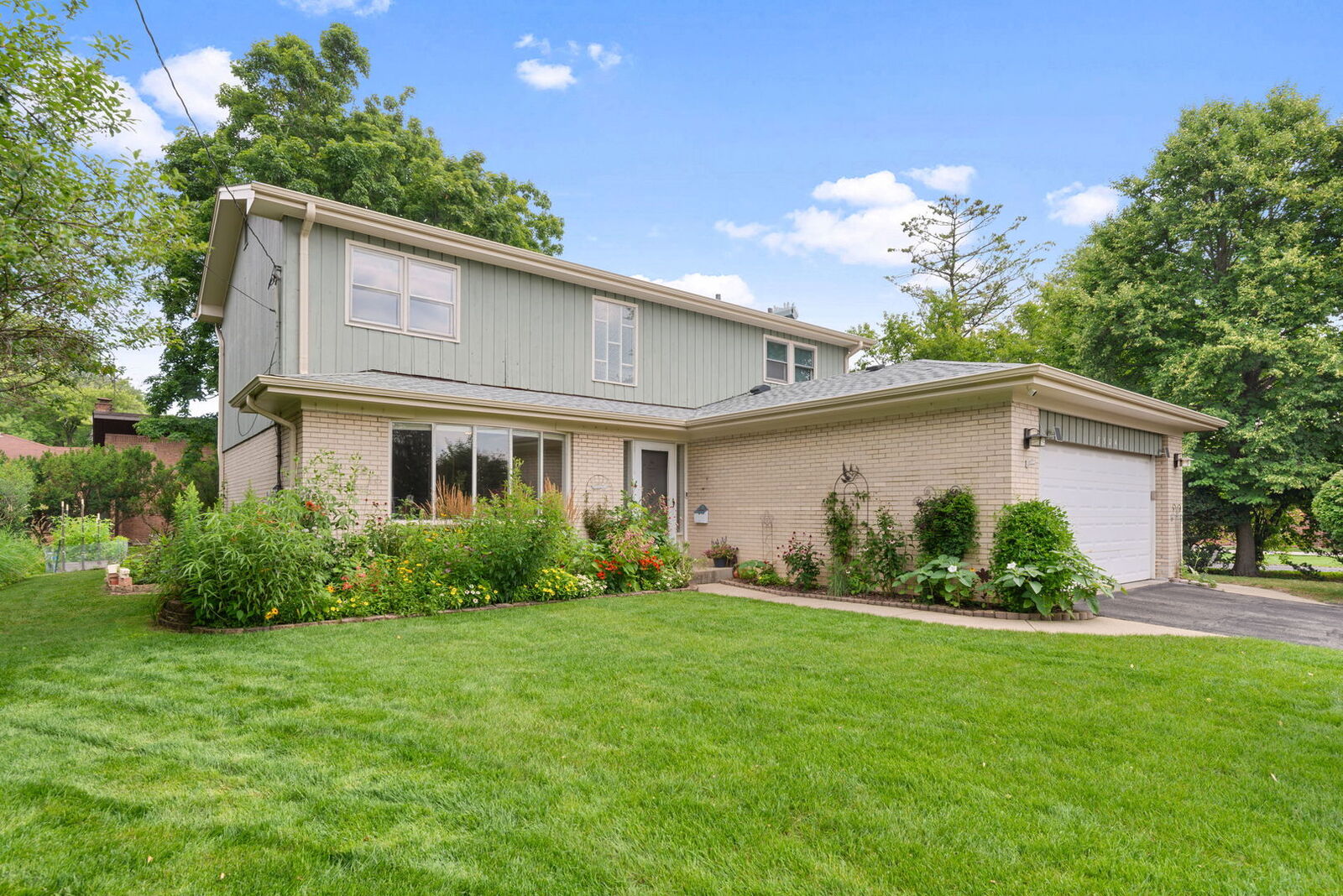 Property Photo:  3504 Illinois Road  IL 60091 
