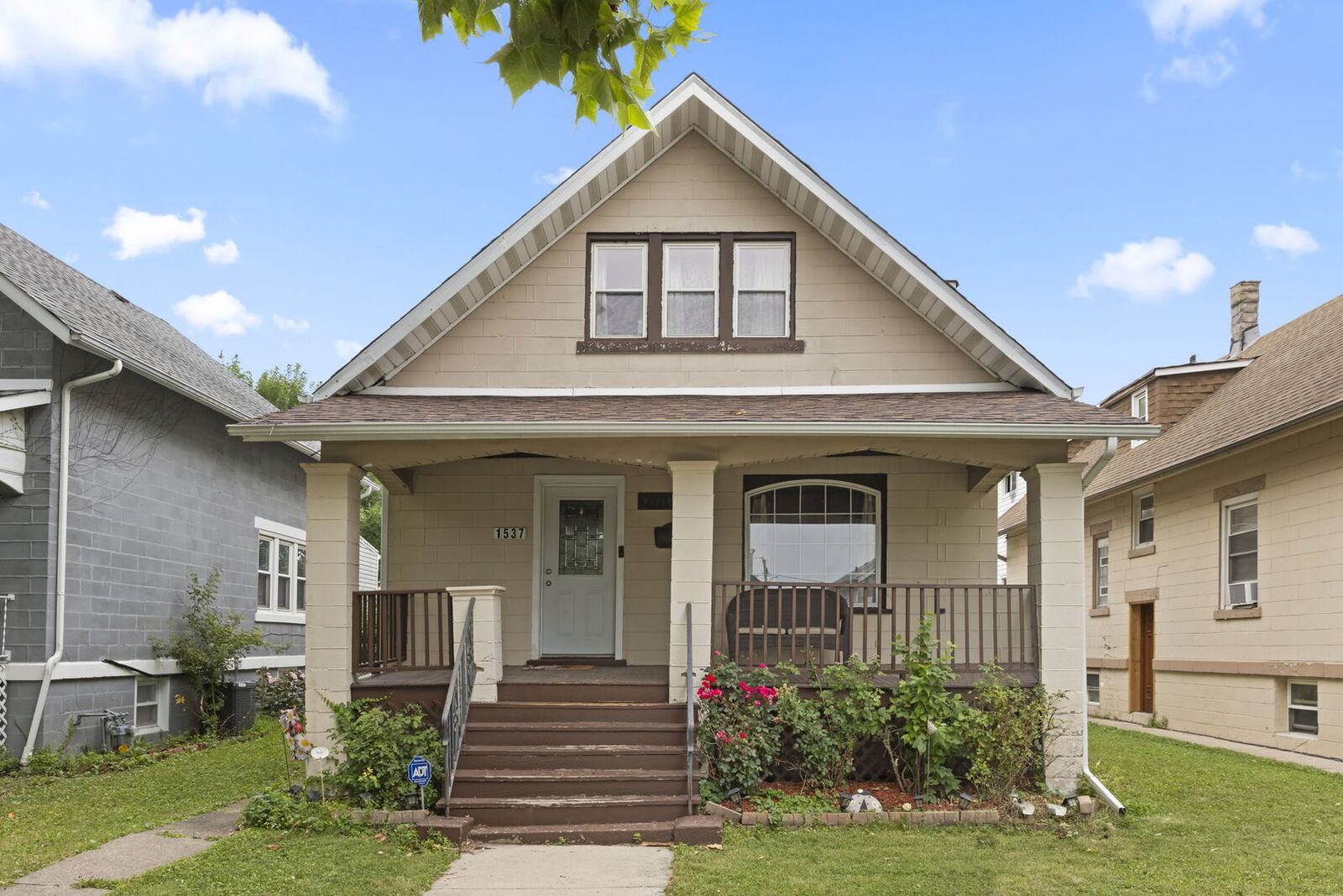 Property Photo:  
