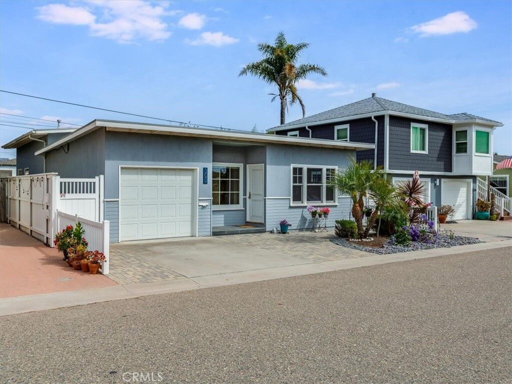 Property Photo:  303 Castaic  CA 93449 