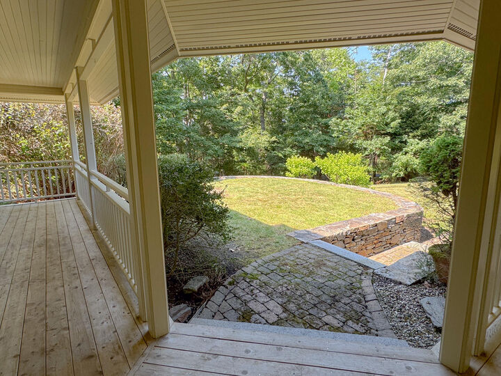 Property Photo:  