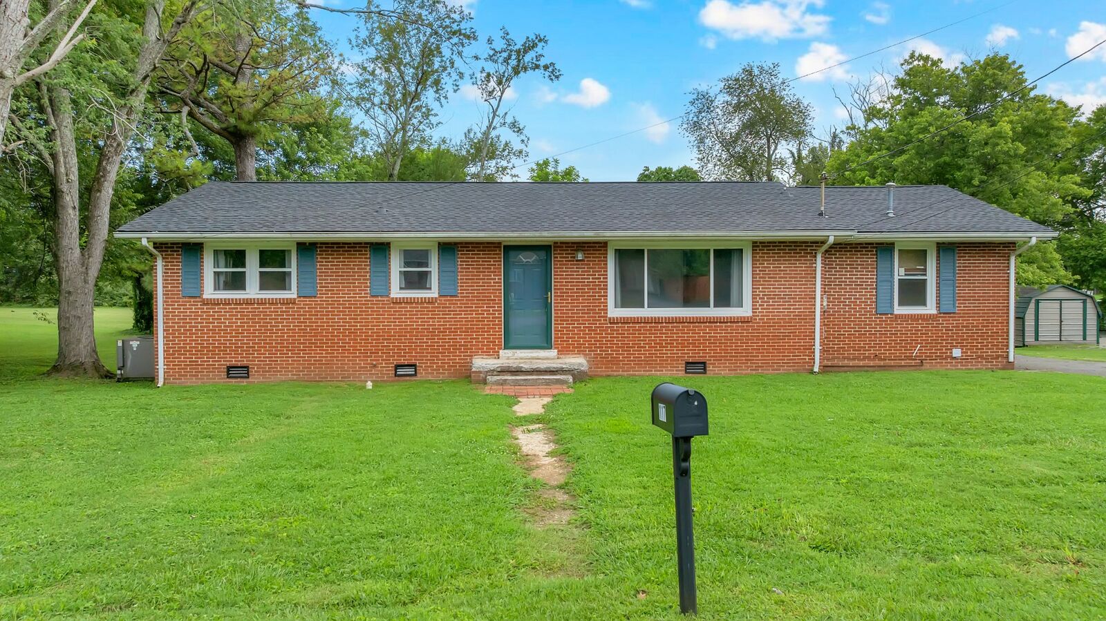 Property Photo:  117 Whiteside St  TN 37160 
