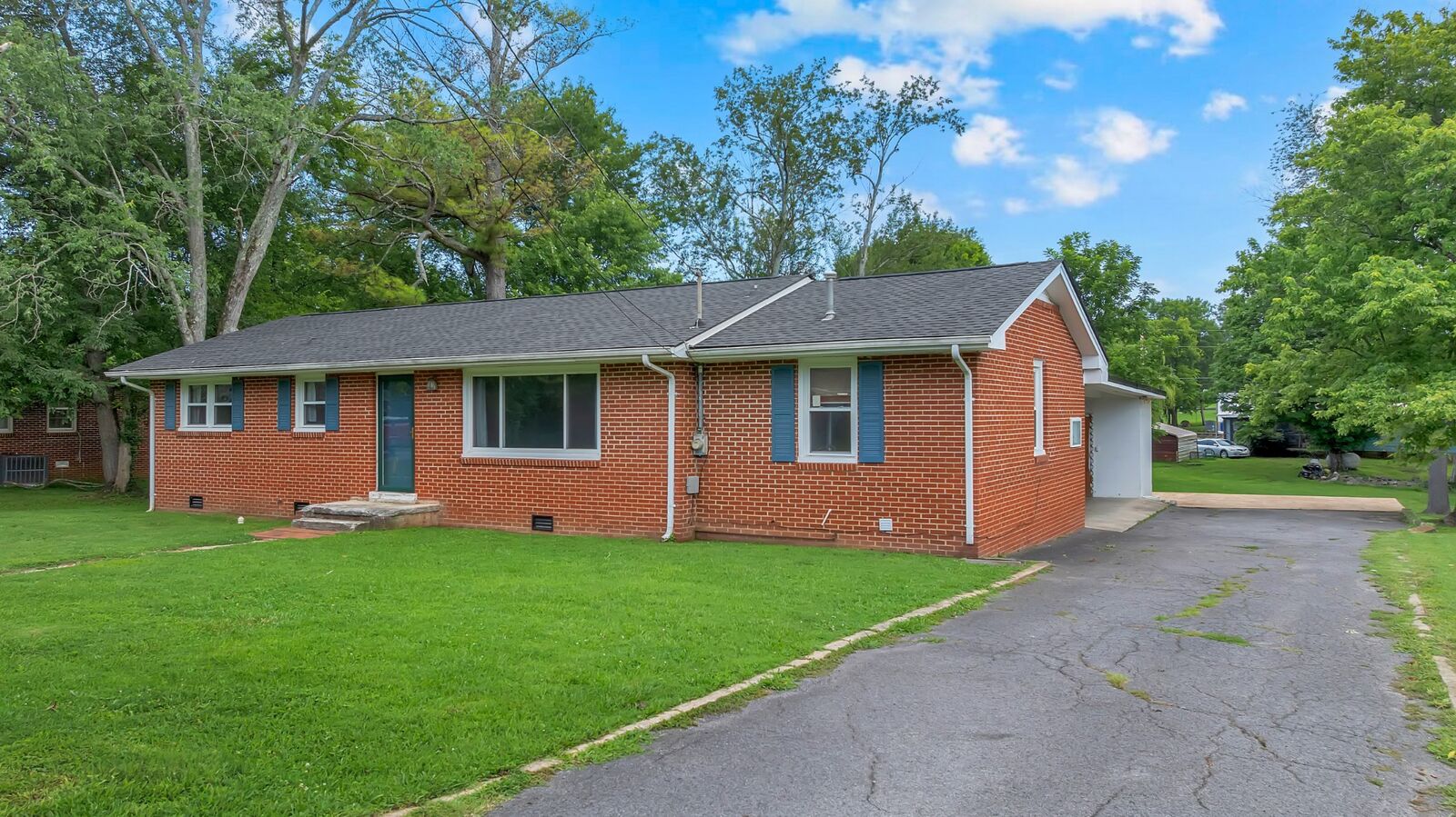 Property Photo: 117 Whiteside St TN 37160