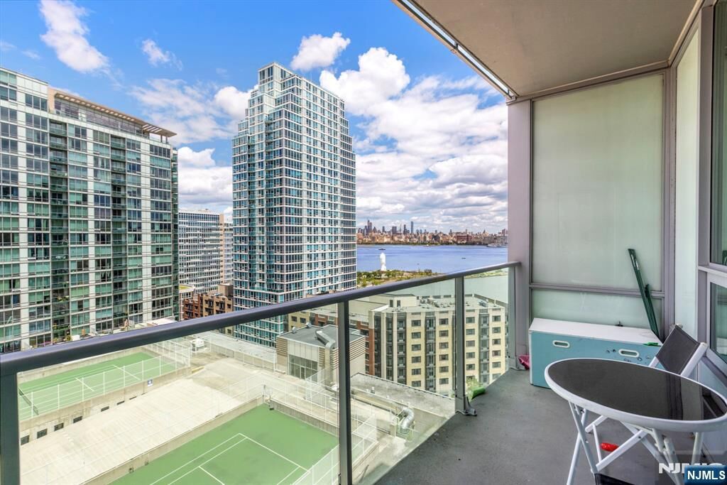 Property Photo:  20 Newport Parkway 1812  NJ 07310 