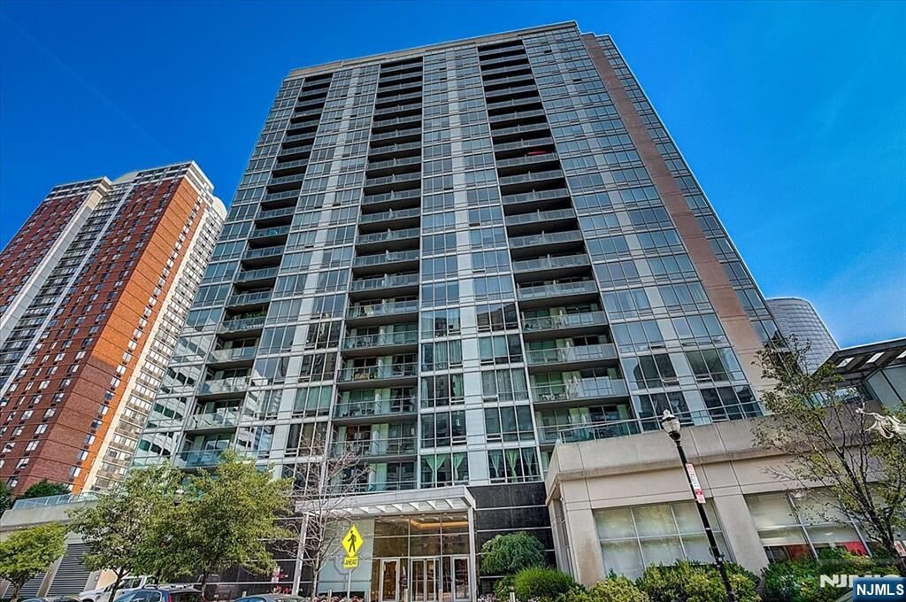 Property Photo:  20 Newport Parkway 1812  NJ 07310 