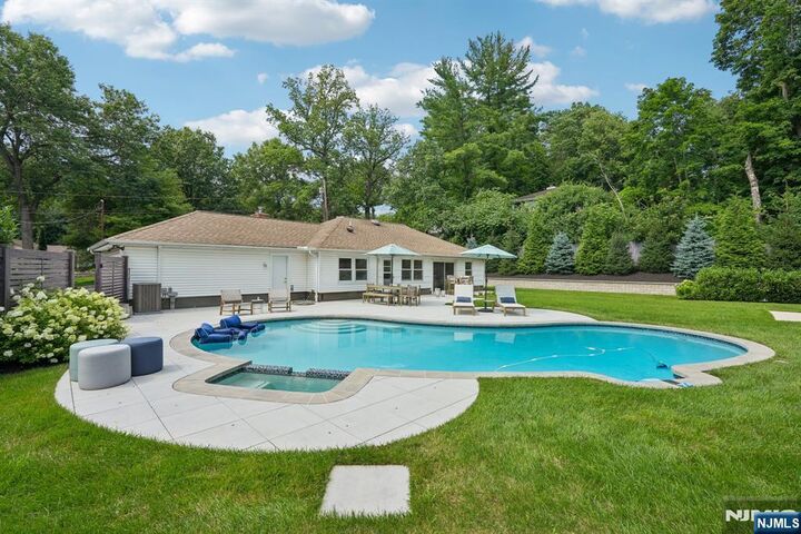 Property Photo: 1625 Nottingham Way NJ 07092