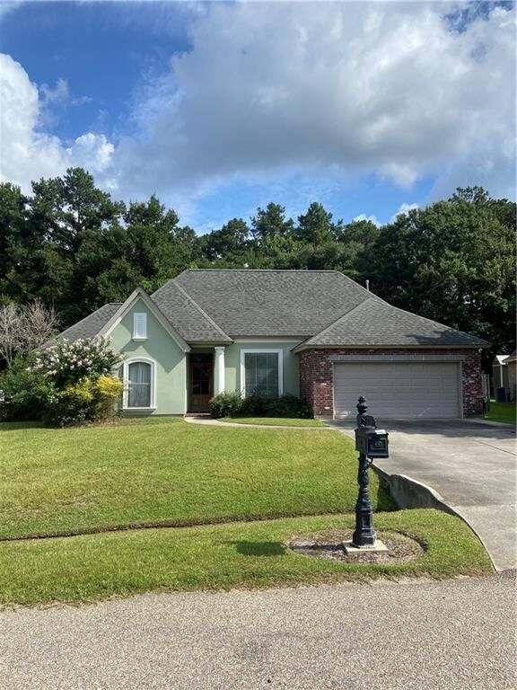 Property Photo: 329 Autumn Lakes Road LA 70461