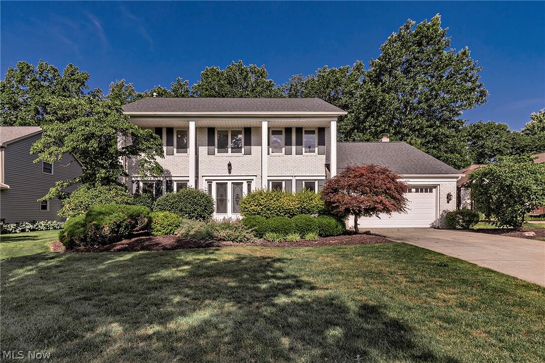 Property Photo: 1834 Coes Post Run OH 44145