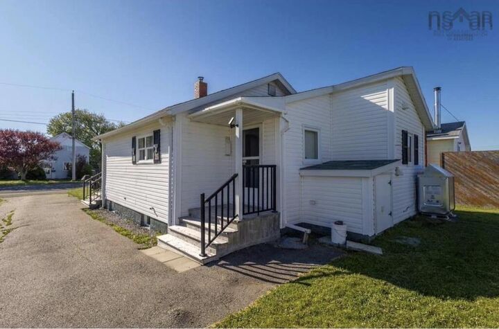 Property Photo: 366 12th Street NS B1H 4A1
