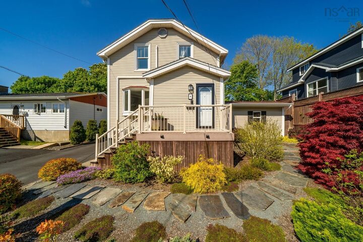 8 Eaton Avenue — photo 1
