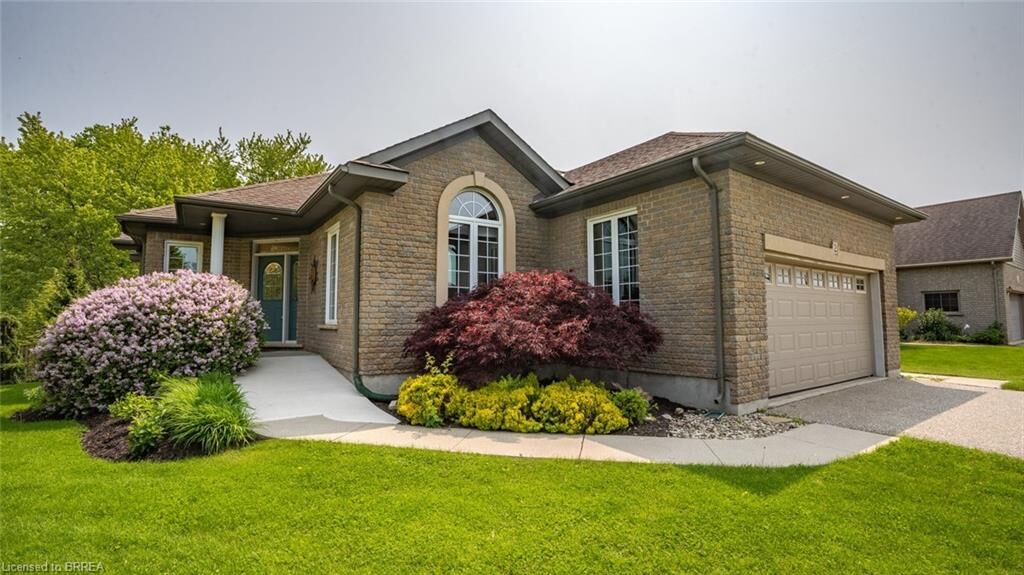 Property Photo:  