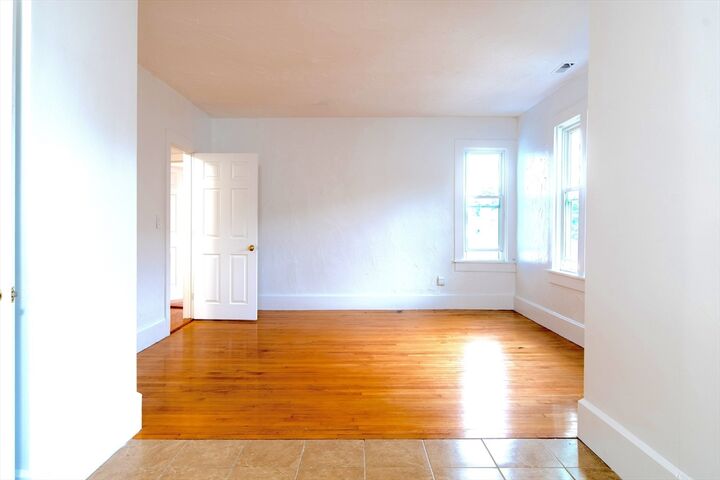 Property Photo: 5 Stoneland Rd 2 MA 01603